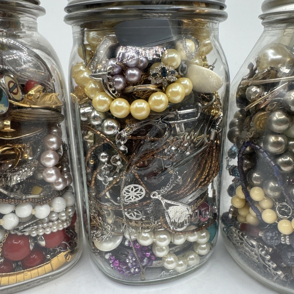 Lot Of 4 Mystery Jewelry Jars 5lbs 8oz Wearable Vintage - Gold Silver Tone - Picture 4 of 8